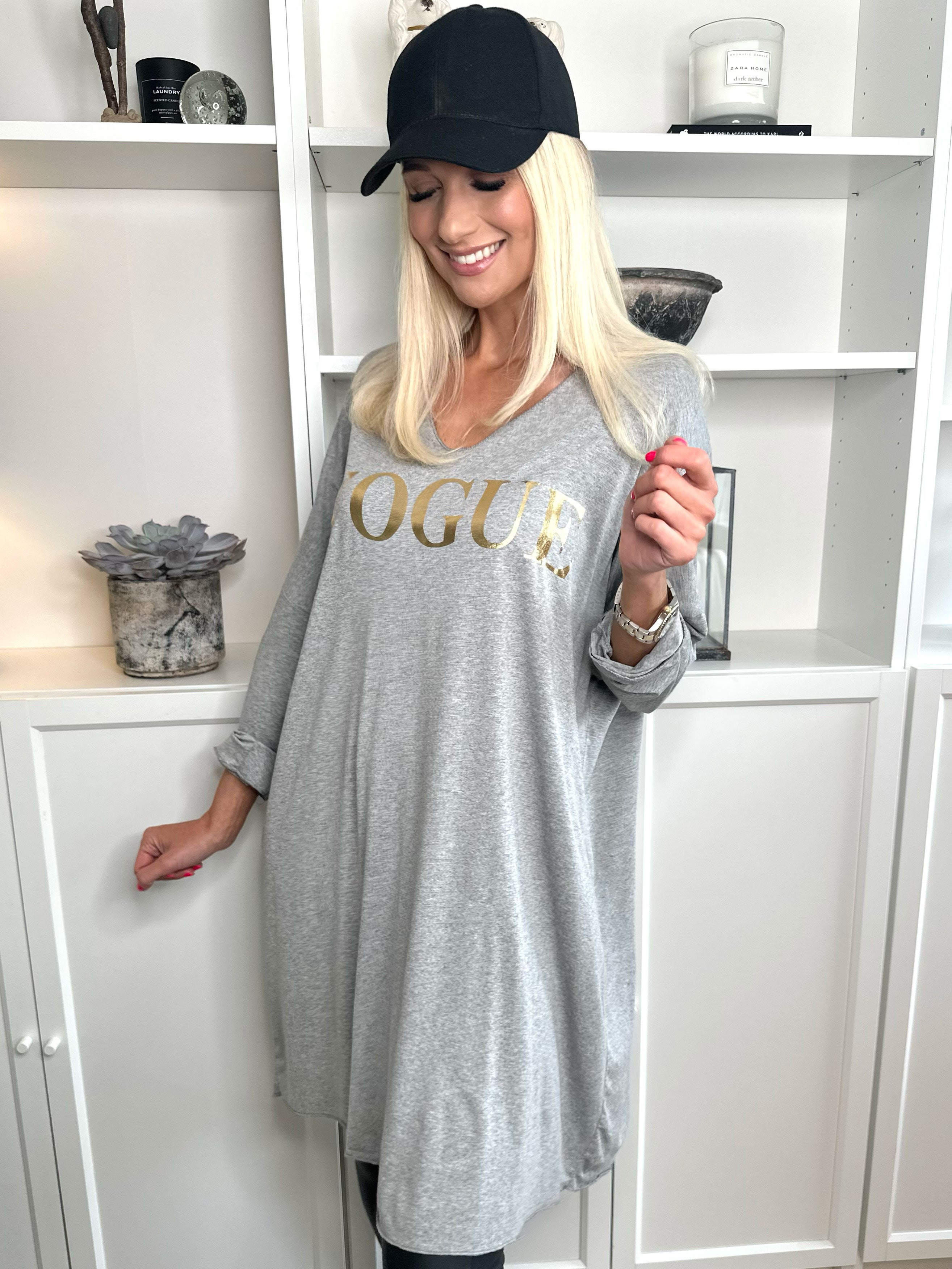 Vogue Long Sleeve - Langærmet kjole i viskose med guld skrift
